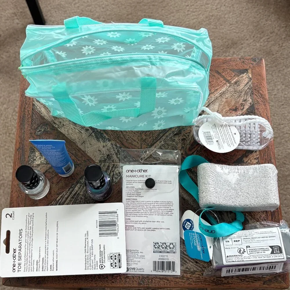 NWOT: One + Other and Pop.arazzi Nail Spa Gift Travel Set